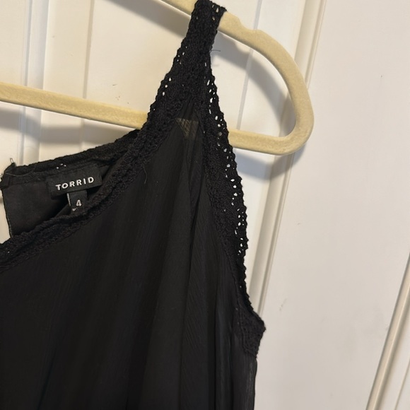 Black Cold Shoulder Dress: Plus Size - Picture 4 of 8